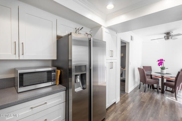 21901 Burbank Boulevard, Woodland Hills CA: https://media.crmls.org/mediaz/1bcd8c87-6f46-4817-b420-de6fbff2bf46.jpg