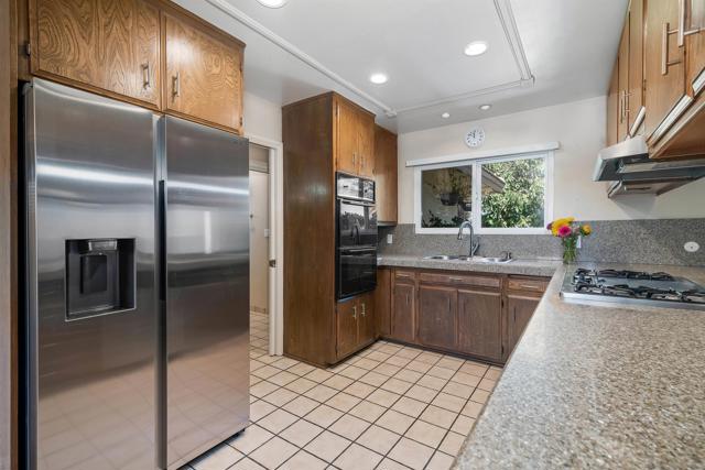530 E 17th Ave, Escondido CA: https://media.crmls.org/mediaz/1bcdaf6d-d9a1-41e6-a211-8d47ab44cd2b.jpg