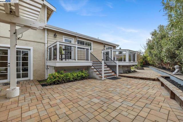 297 Ludlow Pl, San Ramon CA: https://media.crmls.org/mediaz/1bcded29-e5db-49ec-8c72-06515be8082f.jpg
