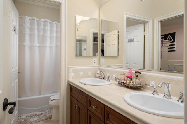 6767 Malachite Place, Carlsbad CA: https://media.crmls.org/mediaz/1bcec4b5-31f4-4065-8c74-45fdcc8d7db7.jpg