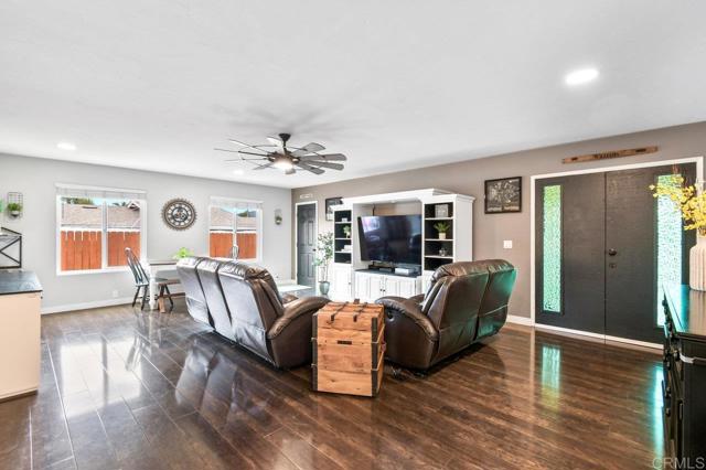 Detail Gallery Image 13 of 41 For 8409 Carlton Oaks Dr, Santee,  CA 92071 - 4 Beds | 2 Baths