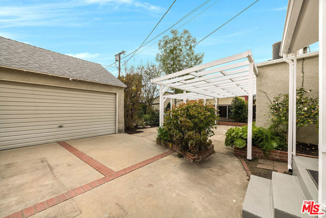 5728 Columbus Avenue Avenue, Sherman Oaks CA: https://media.crmls.org/mediaz/1bcec883-1d43-40a7-b4b0-78c8d68eb17d.jpg