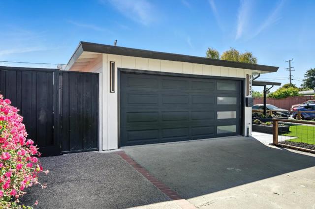 1633 Roberta Drive, San Mateo CA: https://media.crmls.org/mediaz/1bcf9b43-07cb-45e6-99d2-8a55bef7fa90.jpg