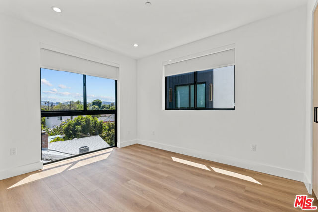 5841 Kester Avenue, Van Nuys CA: https://media.crmls.org/mediaz/1bd0eb34-35e0-40e8-a276-b7e5b66367eb.jpg
