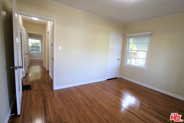 11410 Aqua Vista Street, Studio City CA: https://media.crmls.org/mediaz/1bd0f119-f25e-4981-8f0f-c5e4746d936a.jpg
