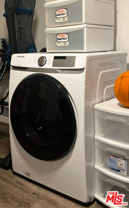 931 New Depot Street, Los Angeles CA: https://media.crmls.org/mediaz/1bd0f440-9a90-433c-93a4-447c2741867d.jpg