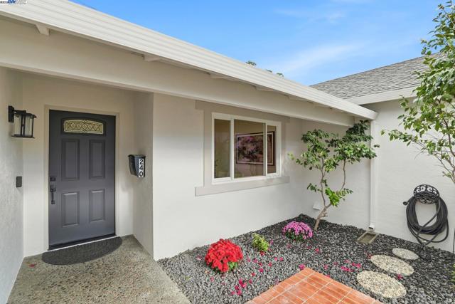 240 Carmelita Pl, Fremont CA: https://media.crmls.org/mediaz/1bd14a19-6ae2-4a2b-87c5-099282d38cf3.jpg