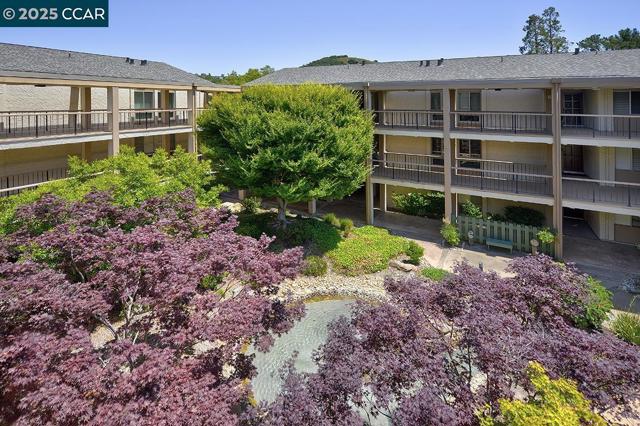 4033 Terra Granada Dr, Walnut Creek CA: https://media.crmls.org/mediaz/1bd29edc-c41f-4185-82e0-d75f7df1a8ae.jpg