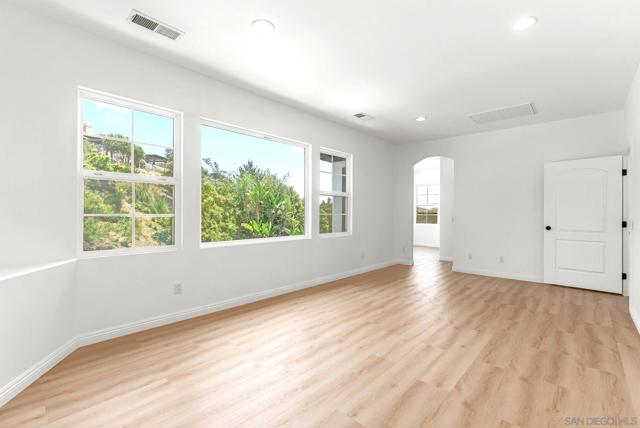 1120 Championship Rd, Oceanside CA: https://media.crmls.org/mediaz/1bd41612-8307-42f7-a434-fe838e55af28.jpg