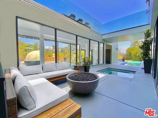 2746 Rinconia Drive, Los Angeles CA: https://media.crmls.org/mediaz/1bd43935-194f-443d-8372-9516bf85fa3c.jpg