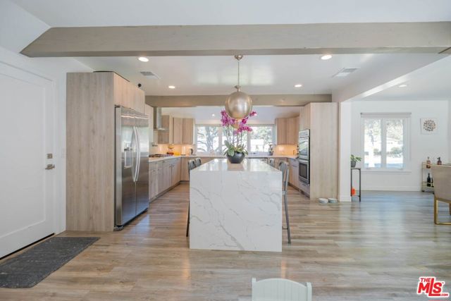 2760 E Glenoaks Boulevard, Glendale CA: https://media.crmls.org/mediaz/1bd48b5c-c0db-4804-b82a-f1a5d75b4e75.jpg