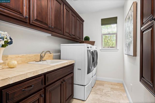 837 O'Brien Place, Danville CA: https://media.crmls.org/mediaz/1bd4f39a-13ad-4328-97cd-e69d7c162113.jpg