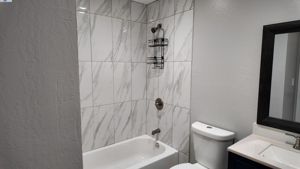 https://media.crmls.org/mediaz/1bd4fd00-6859-43c0-abb9-7532782bc69e.jpg?preset=X-Large