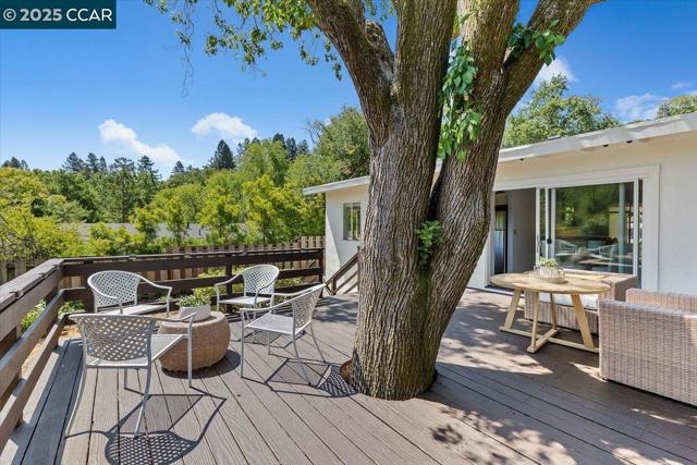 32 California Ave, Orinda CA: https://media.crmls.org/mediaz/1bd50878-3d08-4adf-94b6-9768100aab04.jpg