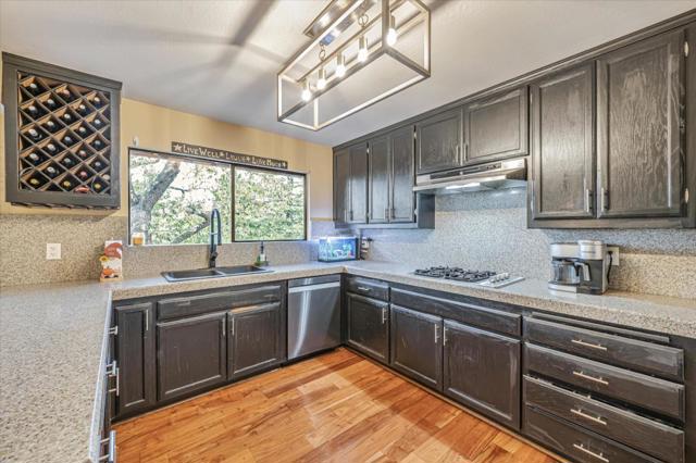 4 Harris Hill Drive, Novato CA: https://media.crmls.org/mediaz/1bd54818-824e-40f8-a93b-c46930769439.jpg