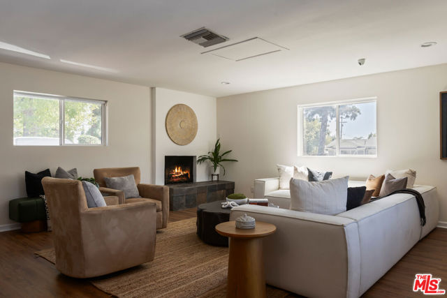 18515 Chatsworth Street photo 8