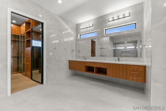 41955 Altanos Road, Temecula CA: https://media.crmls.org/mediaz/1bd565bd-d0f4-4566-9a8e-5dbd2575885d.jpg