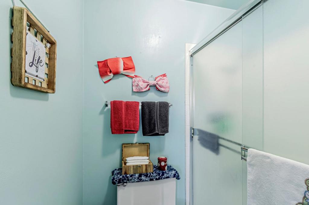 https://media.crmls.org/mediaz/1bd5b782-c54e-4d94-88f3-609f404cd0a9.jpg?preset=X-Large