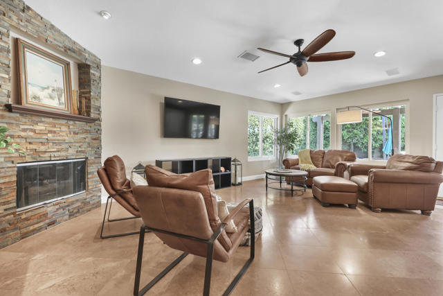 58 Sutton Place E, Palm Desert, CA 92211