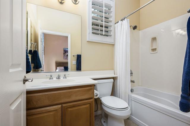 81196 Victoria Lane, La Quinta CA: https://media.crmls.org/mediaz/1bd6ad0c-83a8-4ec6-853e-3e189abd10fe.jpg
