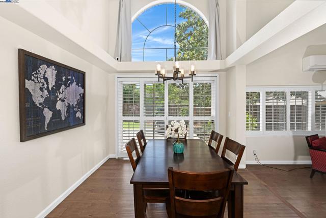 1021 Knightwood Ct, Walnut Creek CA: https://media.crmls.org/mediaz/1bd6caa3-c63d-431a-a870-6123c8dba3ee.jpg