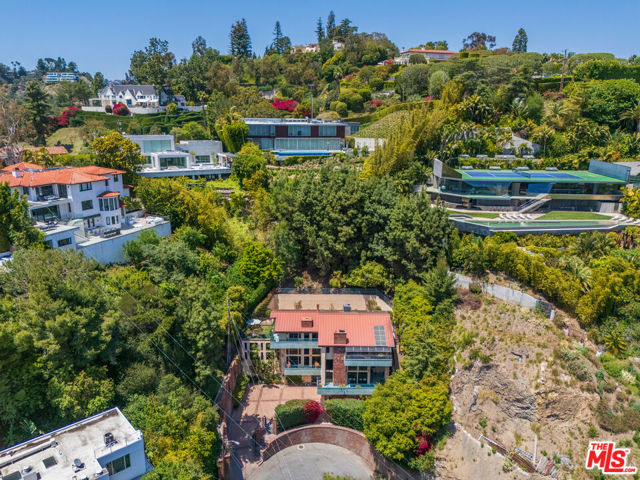 1242 Angelo Drive, Beverly Hills CA: https://media.crmls.org/mediaz/1bd738f3-1382-4449-87a8-f412d4cb0bf7.jpg