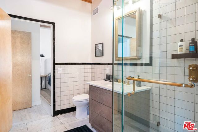 21555 Pacific Coast Highway, Malibu CA: https://media.crmls.org/mediaz/1bd744e4-e0d3-4ccd-ab0d-89d844b9309e.jpg