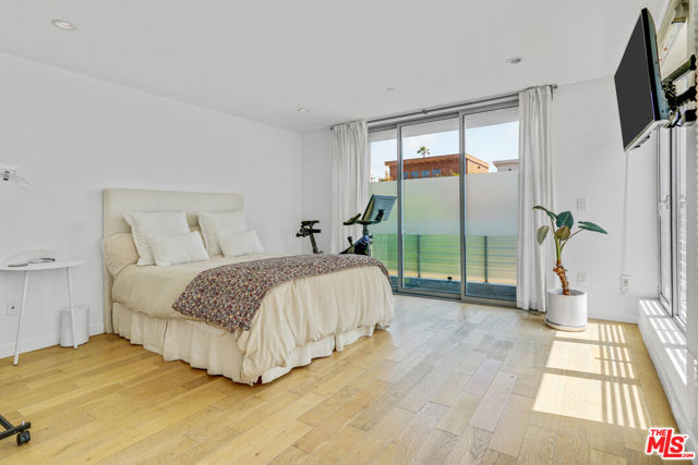 809 Brooks Avenue, Venice CA: https://media.crmls.org/mediaz/1bd76daf-ae3c-46dd-b6bd-2ec14549c1db.jpg
