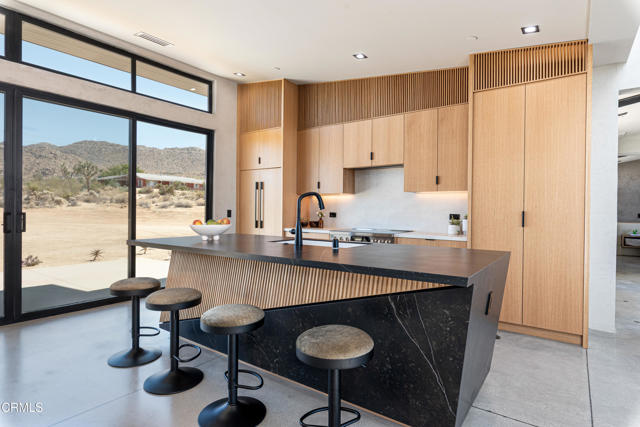 61464 Melton Trail, Joshua Tree CA: https://media.crmls.org/mediaz/1bd77a68-bccf-41c7-b1c3-0d95c6e9a455.jpg