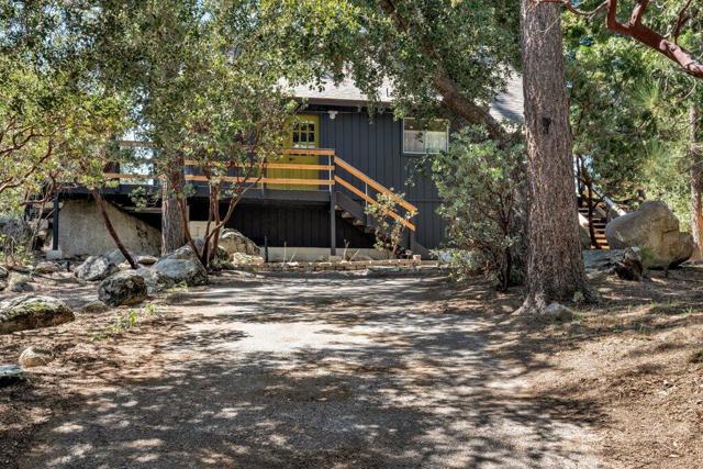 26785 Crestview Drive, Idyllwild CA: https://media.crmls.org/mediaz/1bd77f0f-0884-4194-8420-06c5c60ccfb2.jpg