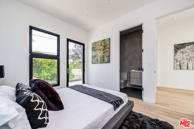 370 N San Vicente Boulevard, West Hollywood CA: https://media.crmls.org/mediaz/1bd8444c-de52-4d8c-bbd7-1c131ea3f9bd.jpg
