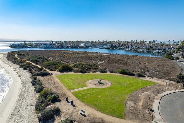 85 Catspaw Cpe, Coronado CA: https://media.crmls.org/mediaz/1bd85c56-f49d-4ff7-96e9-c589931d3ba0.jpg
