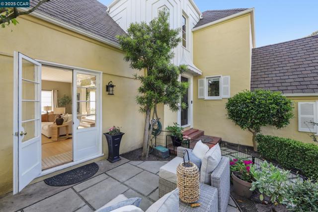 680 Grizzly Peak Blvd, Berkeley CA: https://media.crmls.org/mediaz/1bd8b36a-02da-41d7-94c7-4c24e1c9a7c4.jpg