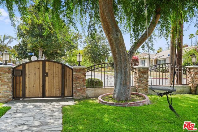 5324 Irvine Avenue, Valley Village CA: https://media.crmls.org/mediaz/1bd922d2-0780-444f-84aa-c30ad21fcdad.jpg