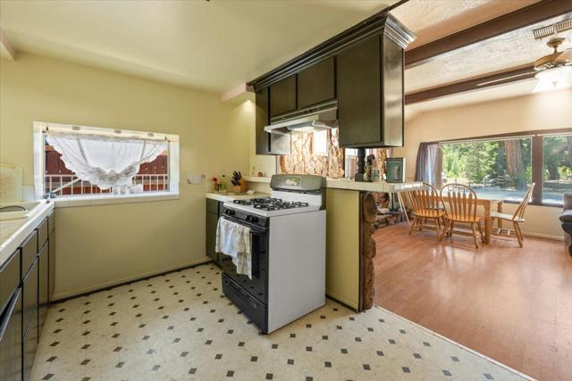 39148 Rim Of The World Drive, Fawnskin CA: https://media.crmls.org/mediaz/1bd99517-a115-48e5-ae36-1ee5e62d8123.jpg