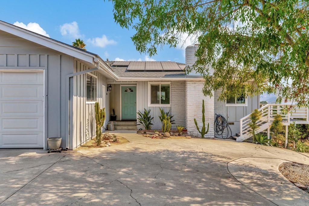 1055 Via Lomita