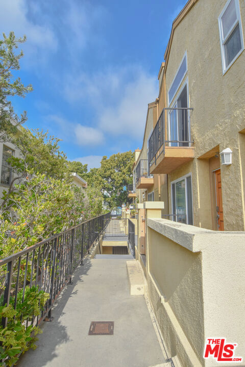 12530 Venice Boulevard, Los Angeles CA: https://media.crmls.org/mediaz/1bda1833-9b19-4b98-8df5-bc0706bbe532.jpg