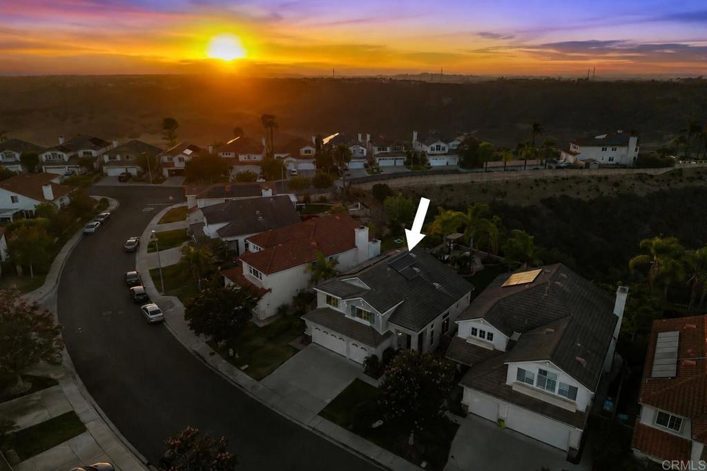 https://media.crmls.org/mediaz/1bda34c4-041a-4d62-a978-114a12edc948.jpg?preset=X-Large