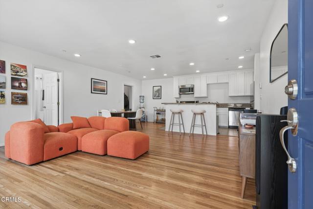 425 Rancho Drive, Ventura CA: https://media.crmls.org/mediaz/1bdbebab-1550-4490-9bc8-1644afbd95e0.jpg