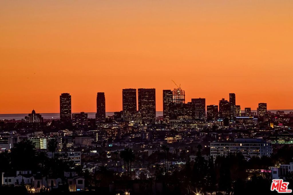 https://media.crmls.org/mediaz/1bdc1b8b-0682-4d77-bacd-c9500353369b.jpg?preset=X-Large