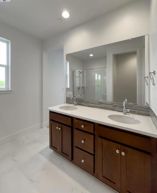 153 Compass Drive, Napa CA: https://media.crmls.org/mediaz/1bdd2d37-ac93-484c-a65b-dbb96004ebc9.jpg