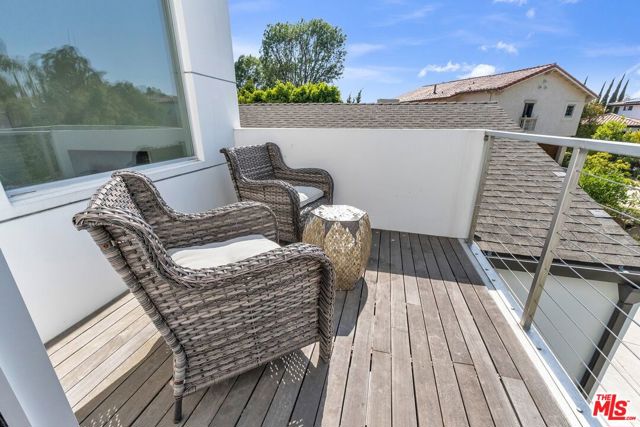 15514 CASIANO Court, Los Angeles CA: https://media.crmls.org/mediaz/1bdd36ff-df1e-44ca-96f7-e85d5f729b8d.jpg