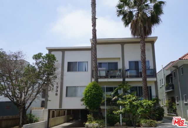 1338 14TH Street, Santa Monica CA: https://media.crmls.org/mediaz/1bdd766e-e1a9-42c5-9d5e-ab98df3c5c6d.jpg