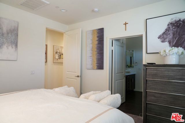 18215 Astro Court, Santa Clarita CA: https://media.crmls.org/mediaz/1bdd8b51-83a0-4b31-8517-351825844643.jpg