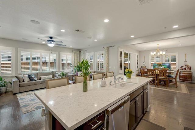 738 Sullivan Way, Gilroy CA: https://media.crmls.org/mediaz/1bde4760-6c2c-4155-a30c-1a78307f6d65.jpg