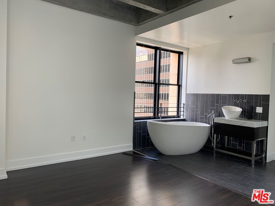 727 W 7th Street #1214