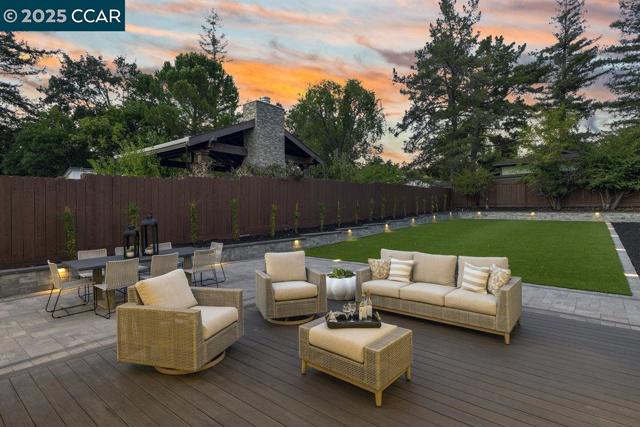720 Laurel Dr, Walnut Creek CA: https://media.crmls.org/mediaz/1bde9a2d-87ee-4ad7-8a12-ec5736f68e3f.jpg