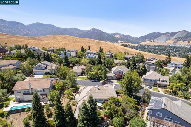 109 Forest Hill, Clayton CA: https://media.crmls.org/mediaz/1bdeaafb-babe-472e-8c0c-a1fe3c8401dd.jpg