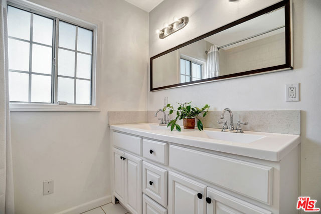 9210 S Van Ness Avenue, Los Angeles CA: https://media.crmls.org/mediaz/1bdef3c1-729d-4802-8a6d-b8a3c27c42ed.jpg