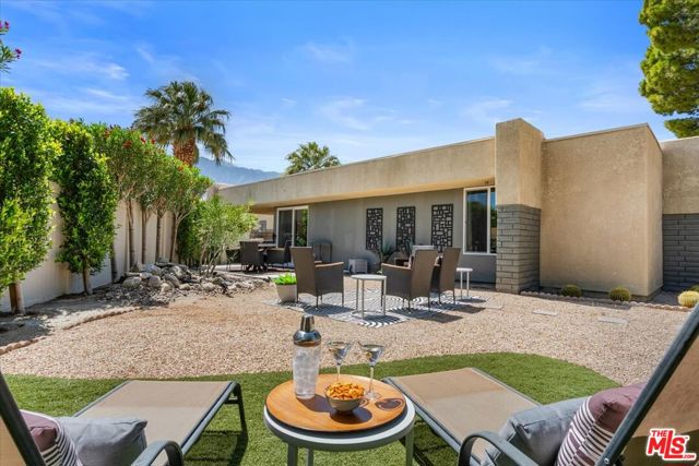 3072 Sunflower Circle, Palm Springs CA: https://media.crmls.org/mediaz/1bdfdb09-cd0d-4ee1-892b-d6dd439de755.jpg